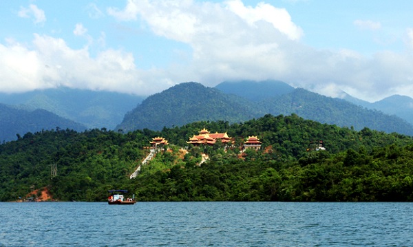 5-dia-diem-du-lich-ly-tuong-khi-den-hue