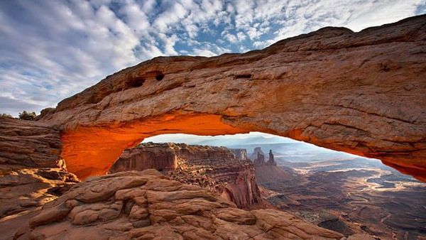 Maze, Vườn quốc gia Canyonlands, Utah Dù chưa có trường hợp tử vong nào được ghi nhận tại đây, Maze vẫn là một trong những đường đi bộ nguy hiểm nhất trên thế giới. Maze xa xôi và không có lối đi rõ ràng, nên khách du lịch tới đây phải chuẩn bị đầy đủ thiết bị cũng như thực phẩm để tự cứu hộ. Thông thường, để ra khỏi Maze, du khách phải mất từ 3 ngày đến một tuần.