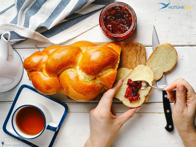 Bánh mì tết Zopf