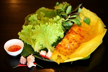 Bánh xèo cũng là một đặc sản nổi tiếng của nơi đây