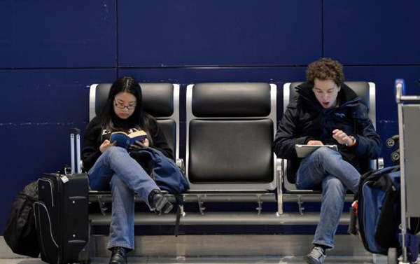 dat-ve-may-bay-gia-re