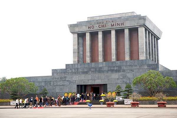 Đặt vé máy bay trực tuyến để đến thăm Lăng Bác