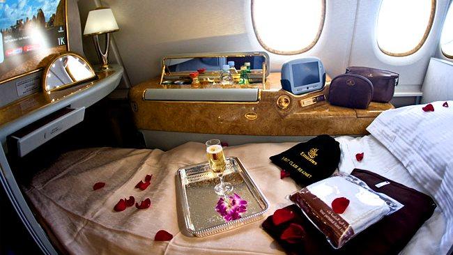 vé máy bay Emirates Airlines