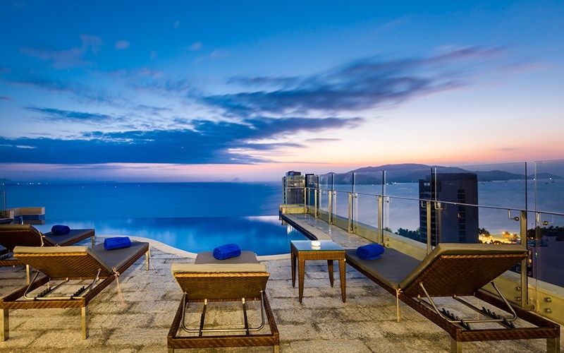 du lịch bể bơi vô cực