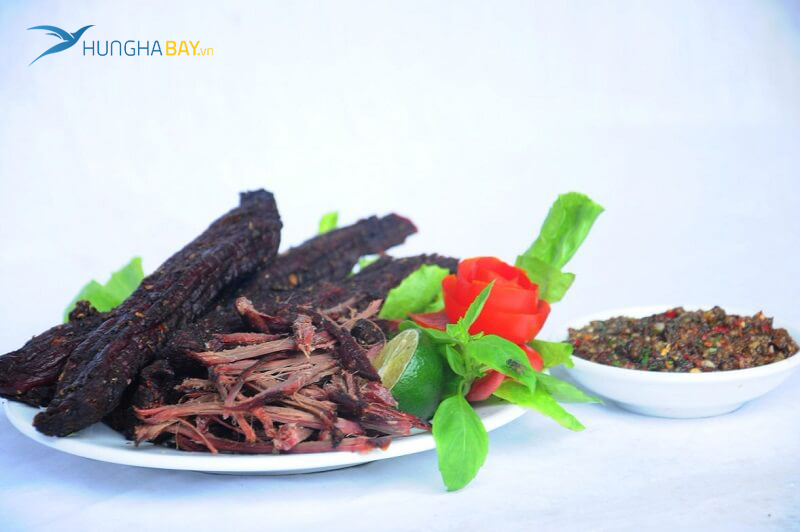 Vé máy bay đi Điện Biên thị trâu gác bếp