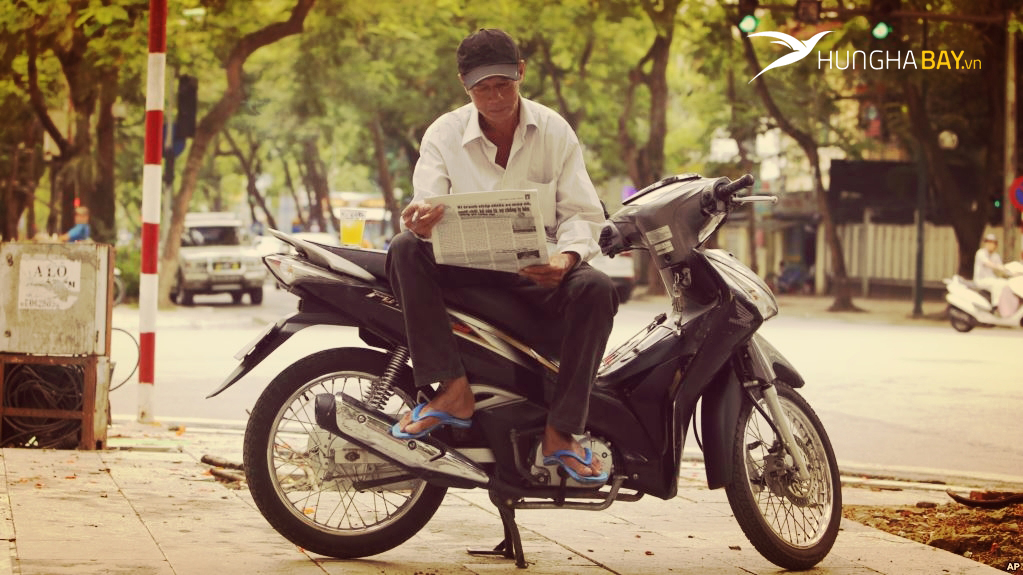 Di chuyển bằng xe ôm