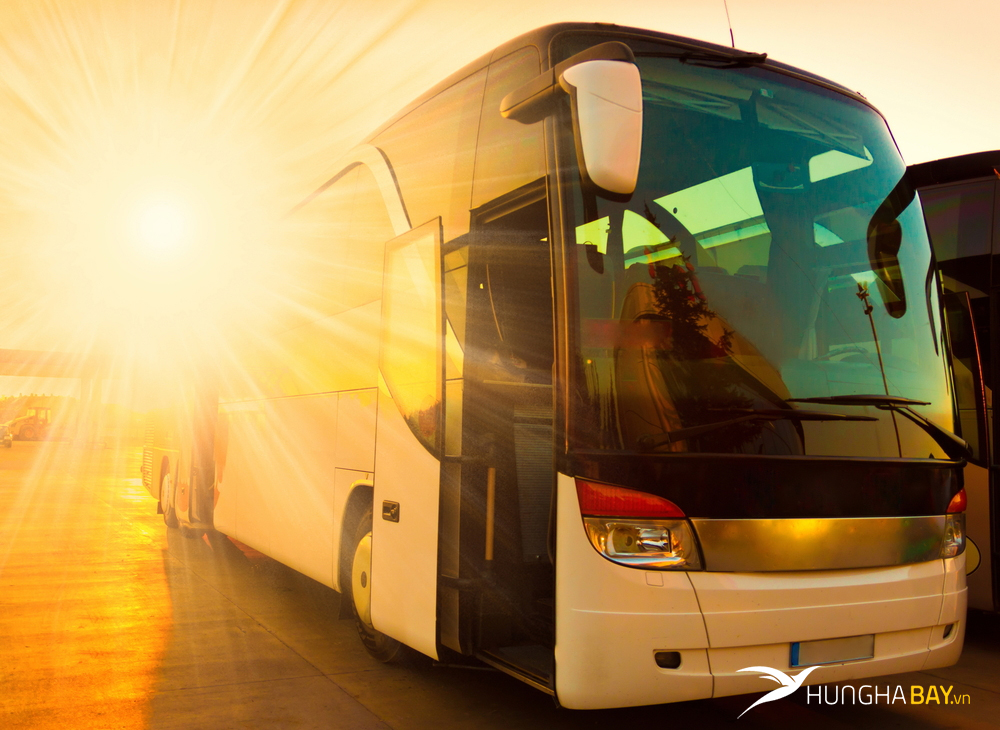 Di chuyển bằng xe bus công cộng